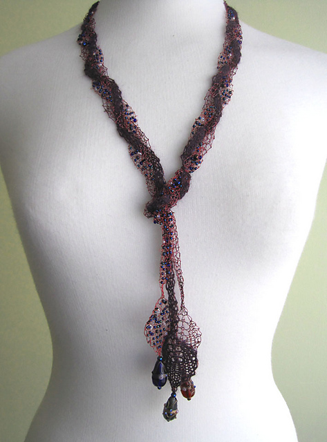 You are currently viewing Leaf Plait Necklace